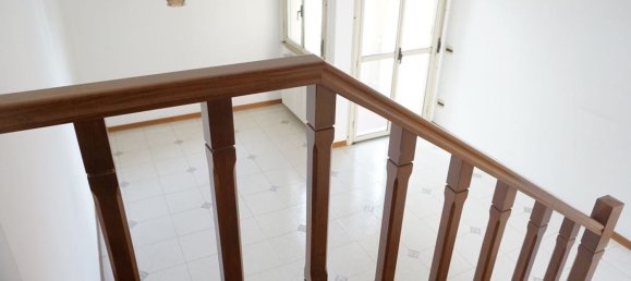 Apartamento de 5 habitaciónes en Pontedera, Italy No. 293019 8