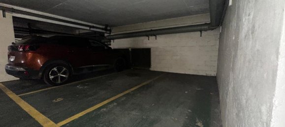  موقف سيارات في Paris, France رقم 164895 2