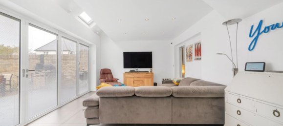 5 bedrooms House in Beckenham, United Kingdom No. 1080 12