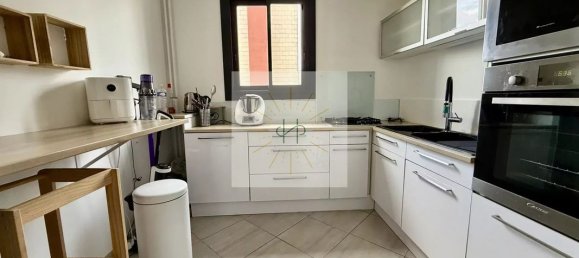 2 chambres Appartement à Montélimar, France No. 198544 2