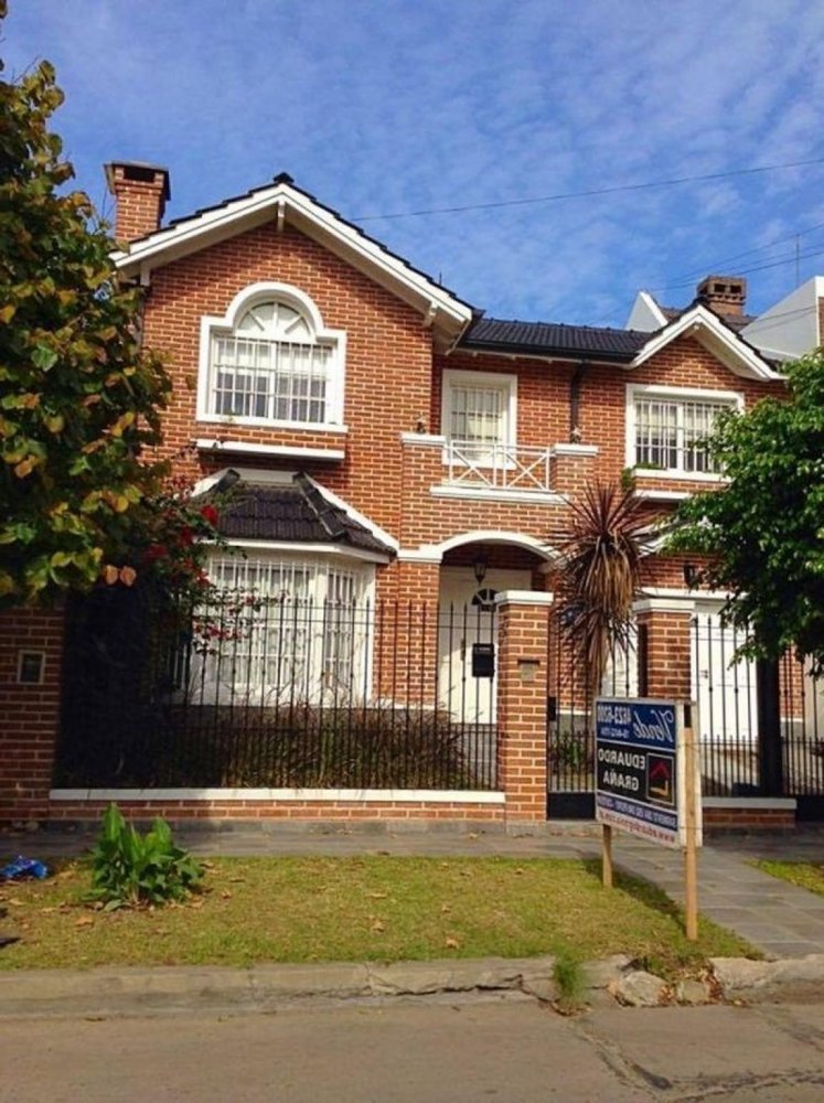 3 bedrooms House in Moron, Argentina No. 18832