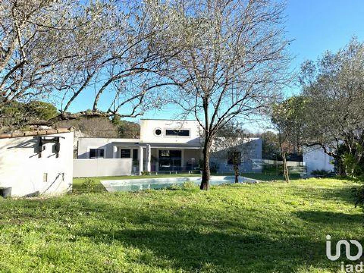 Casa de 4 dormitorios en Nimes, France No. 22907