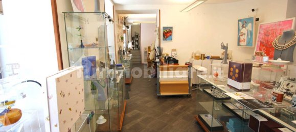 3 rooms Commercial property in Como, Italy No. 261926 5