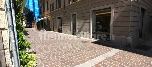 3 rooms Commercial property in Como, Italy No. 261926 4