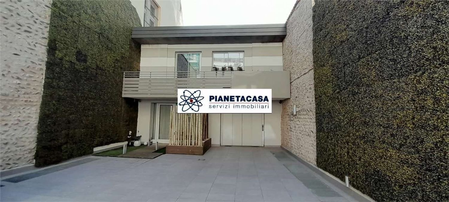 Casa de 2 habitaciónes en Bergamo, Italy No. 3403