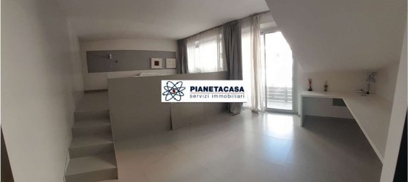 Casa de 2 habitaciónes en Bergamo, Italy No. 3403 14