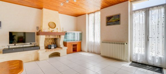 5 bedrooms House in Gironde, France No. 277824 2