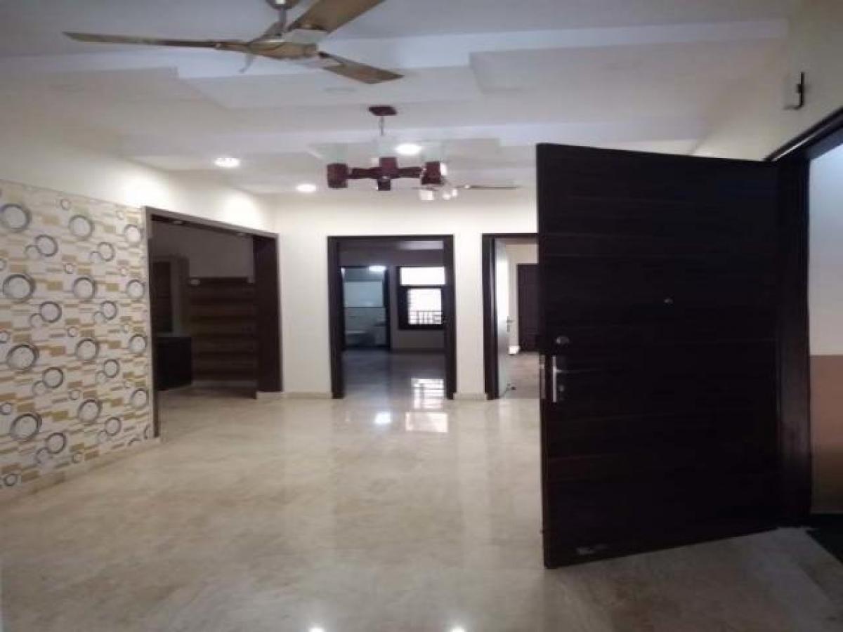 3 bedrooms House in Gurgaon, India No. 49310