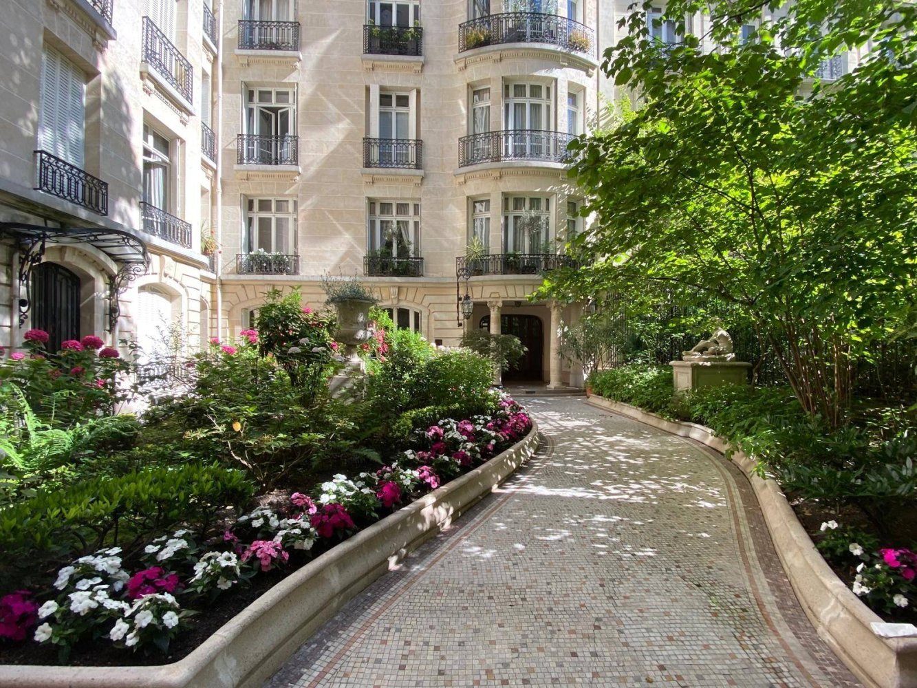 Apartamento de 4 dormitorios en Paris, France No. 168591