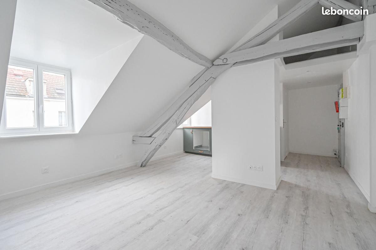 Studio in Paris, France No. 184034