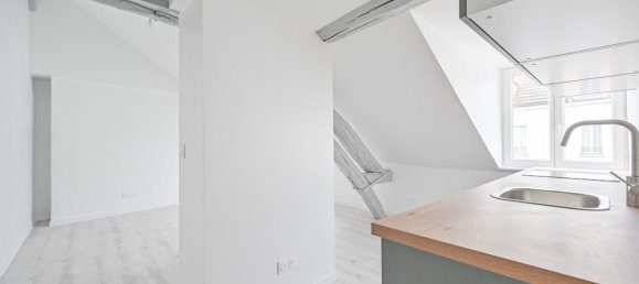 Studio in Paris, France No. 184034 4