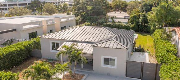 3 dormitorios villa en venta en Miami, Miami-Dade, Florida, USA № 614446 2