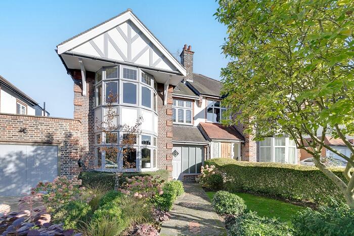 5 bedrooms House in London, United Kingdom No. 14192