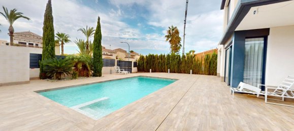 4 bedrooms Villa in Playa Honda, Spain No. 17725 5