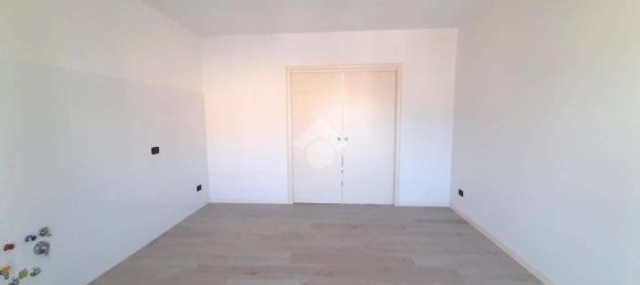 Квартира с 3 спальнями в Бергамо, Италия № 301931 2