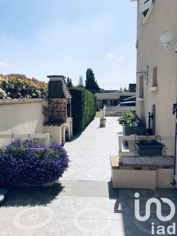 5 bedrooms House in Compiegne, France No. 222885