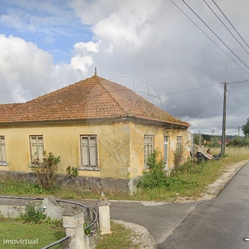 3 bedrooms House in Lourical, Portugal No. 37068