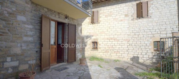 4 bedrooms House in Gubbio, Italy No. 356587 2