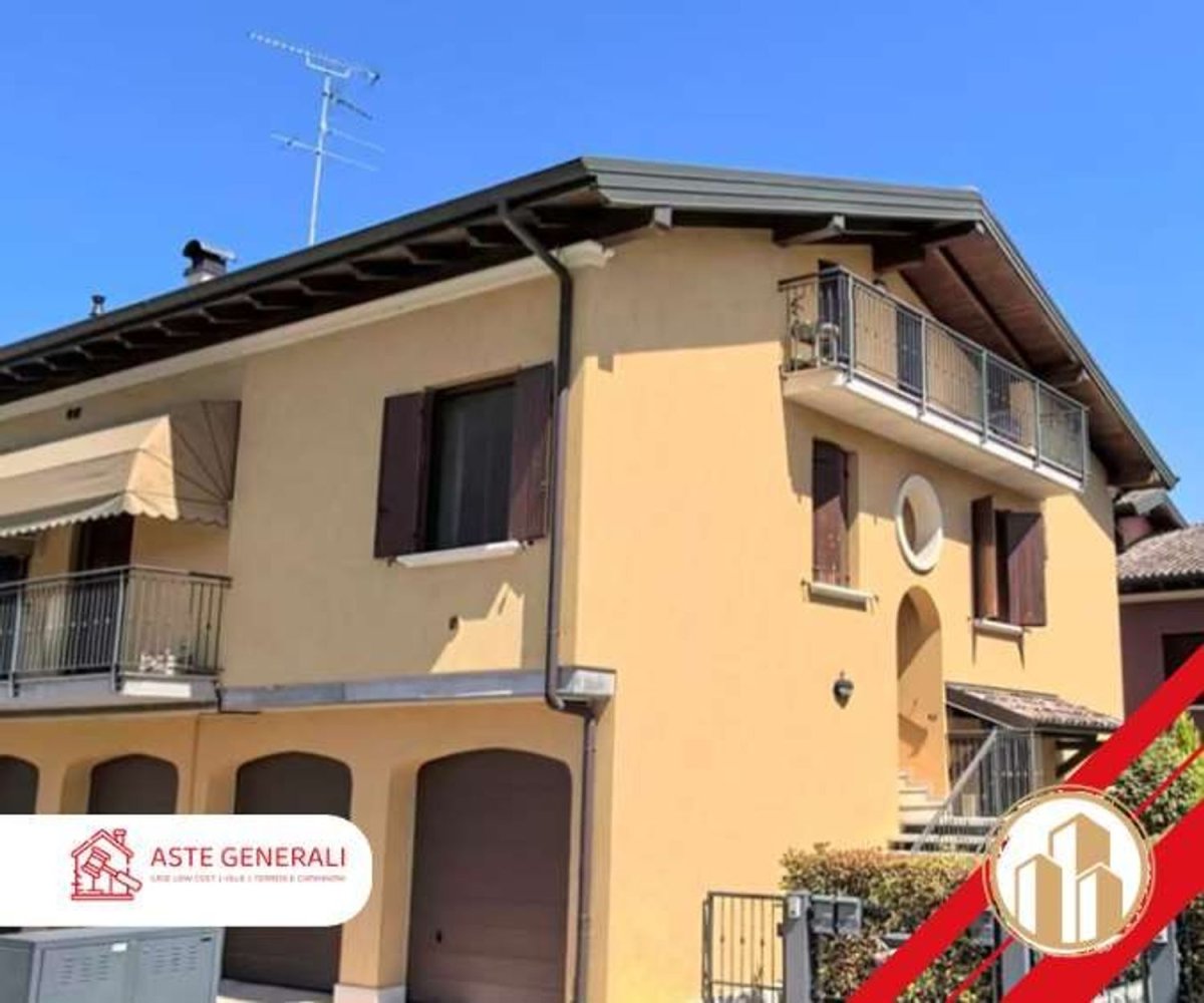 Квартира с 2 комнатами в Медолла, Италия № 238373