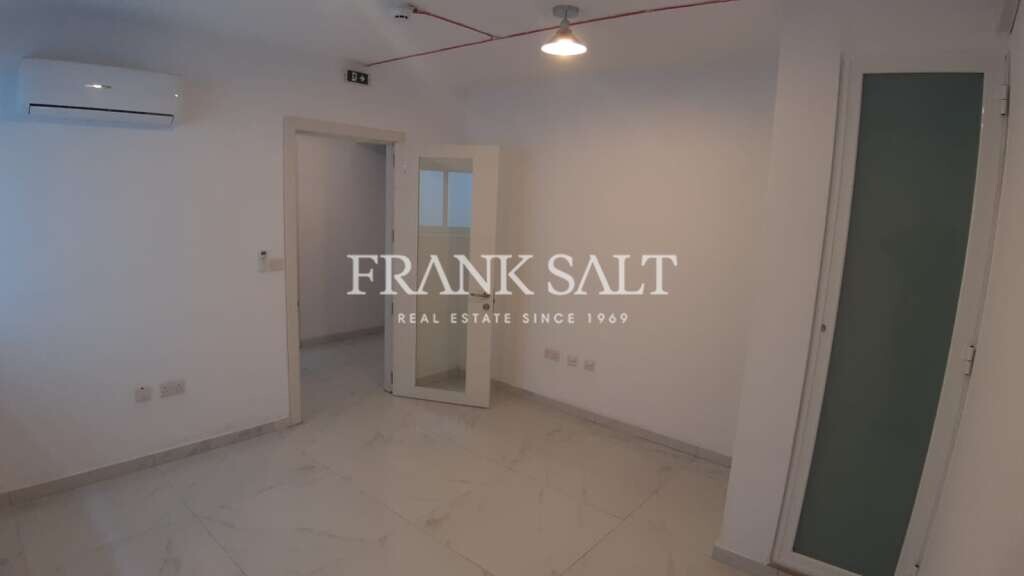 Oficina en Burmarrad, Malta 13 m² No. 12576