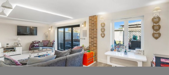 3 Schlafzimmer Haus in Horley, United Kingdom, Nr. 1039 7