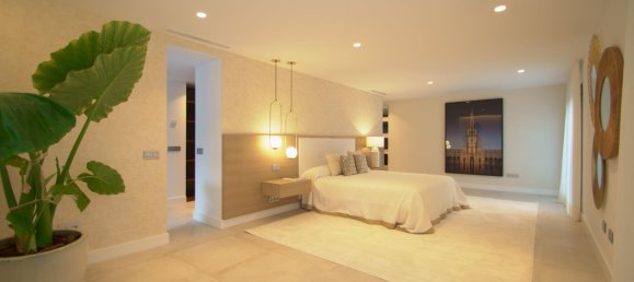 5 bedrooms Villa in Marbella, Spain No. 19596 36