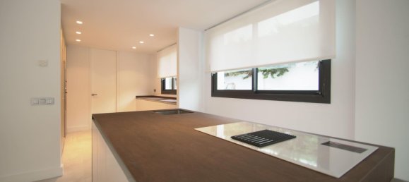 5 bedrooms Villa in Marbella, Spain No. 19596 30