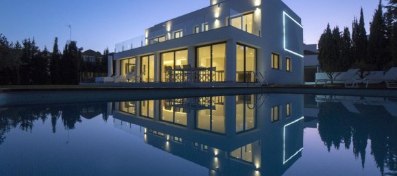 5 bedrooms Villa in Marbella, Spain No. 19596 5