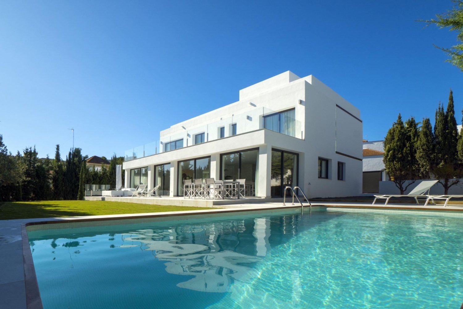 5 bedrooms Villa in Marbella, Spain No. 19596