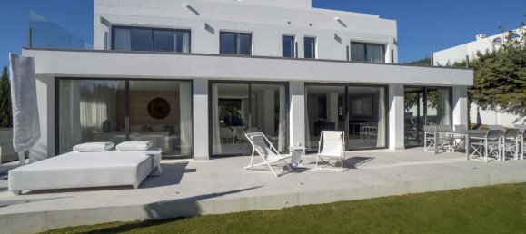 5 bedrooms Villa in Marbella, Spain No. 19596 6
