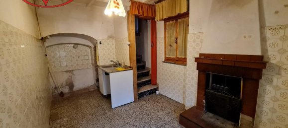 Дом с 4 комнатами в Лоро Чуффенна, Италия № 235695 4