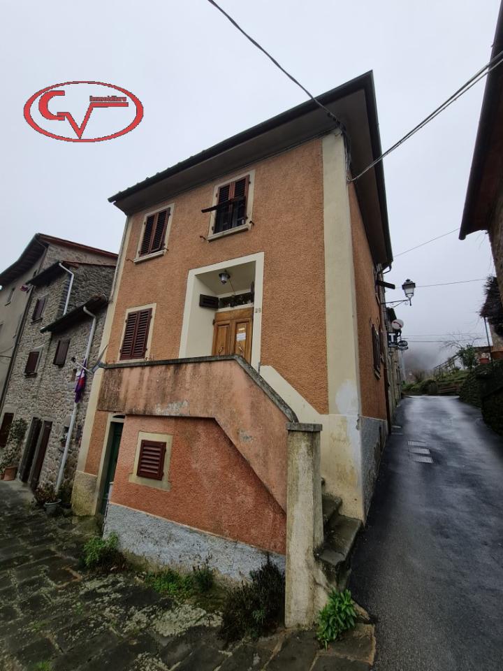 Дом с 4 комнатами в Лоро Чуффенна, Италия № 235695