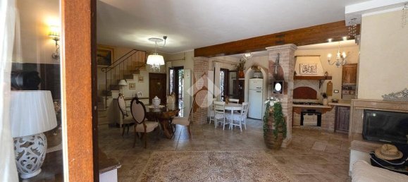 4 غرف نوم فيلا في Lanuvio, Italy رقم 137758 41