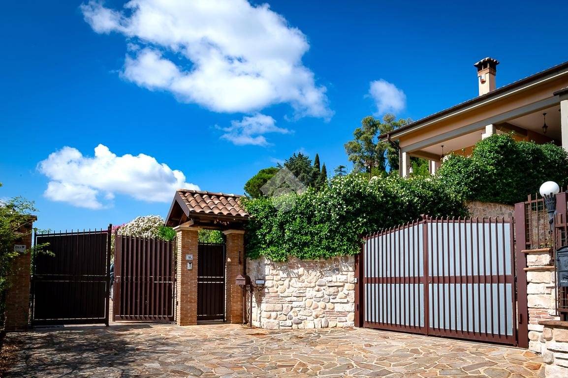 4 غرف نوم فيلا في Lanuvio, Italy رقم 137758