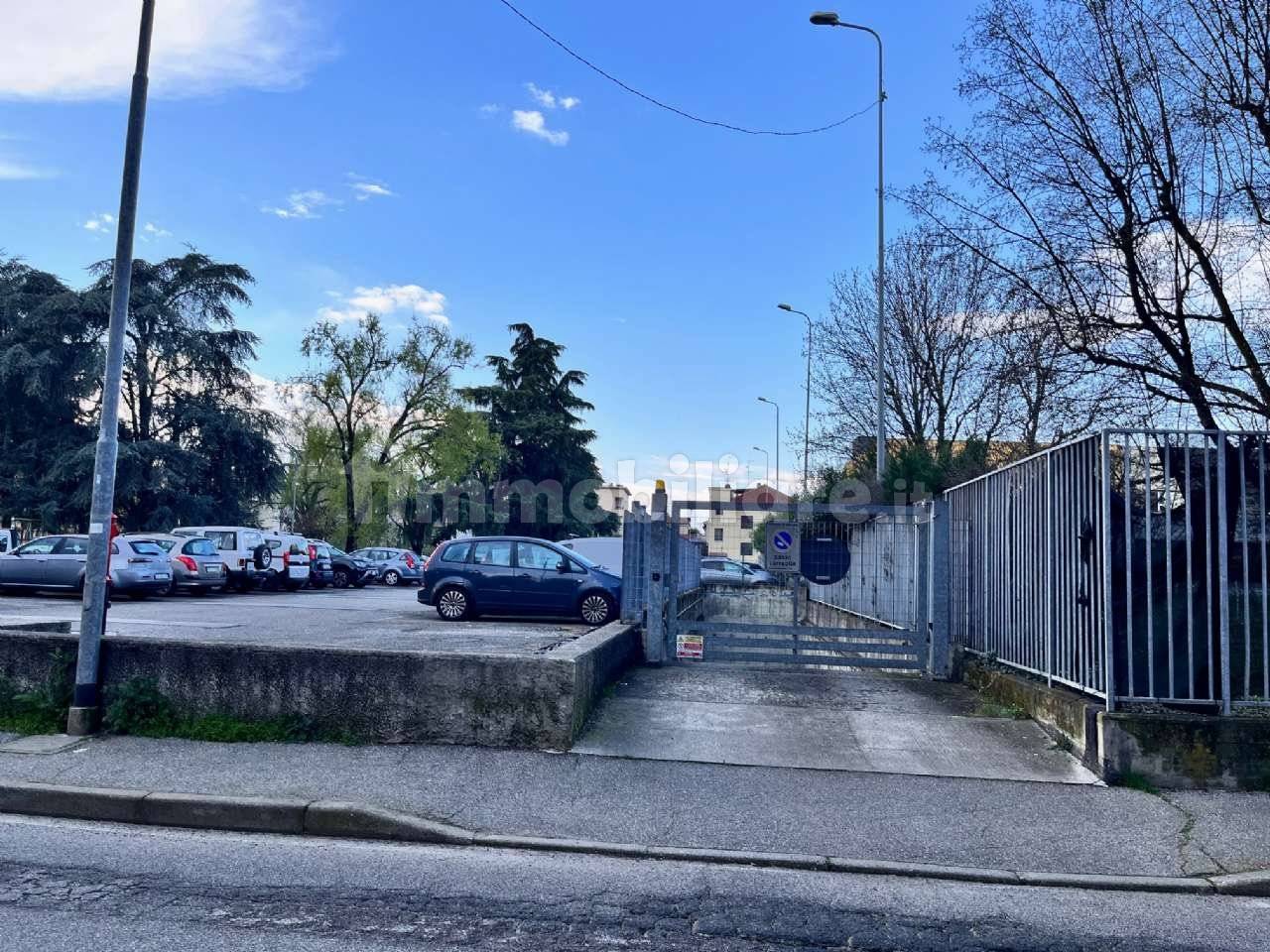 Garaje en Bresso, Italy 23 m² No. 328360