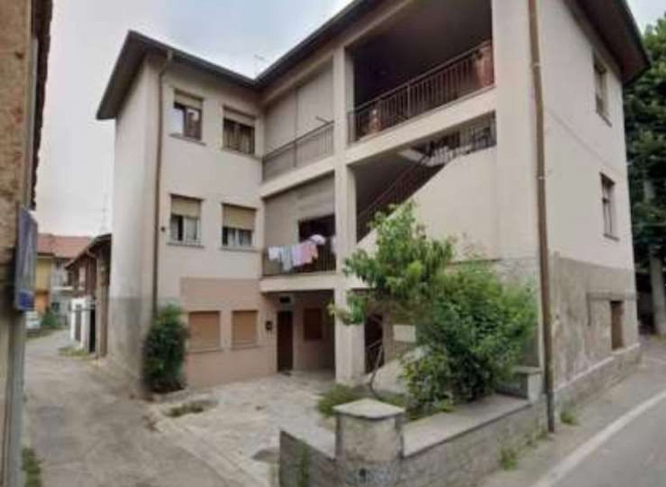 Квартира с 3 комнатами в Традате, Италия № 283229