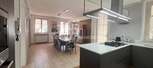 6 bedrooms Villa in Camaiore, Italy No. 63522 10