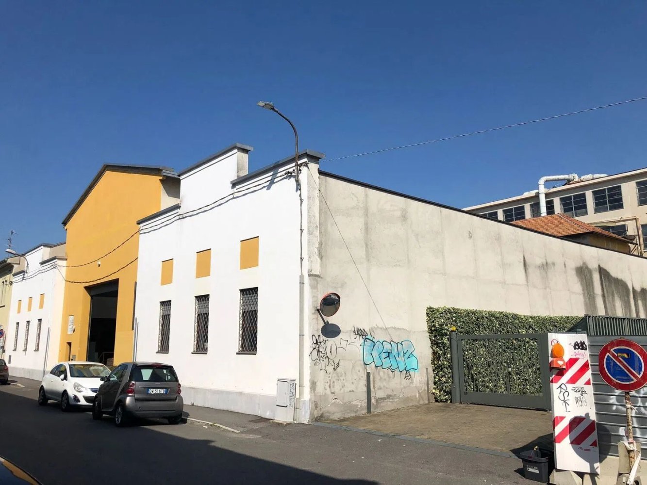 Almacén en Monza, Italy 1060 m² No. 359797