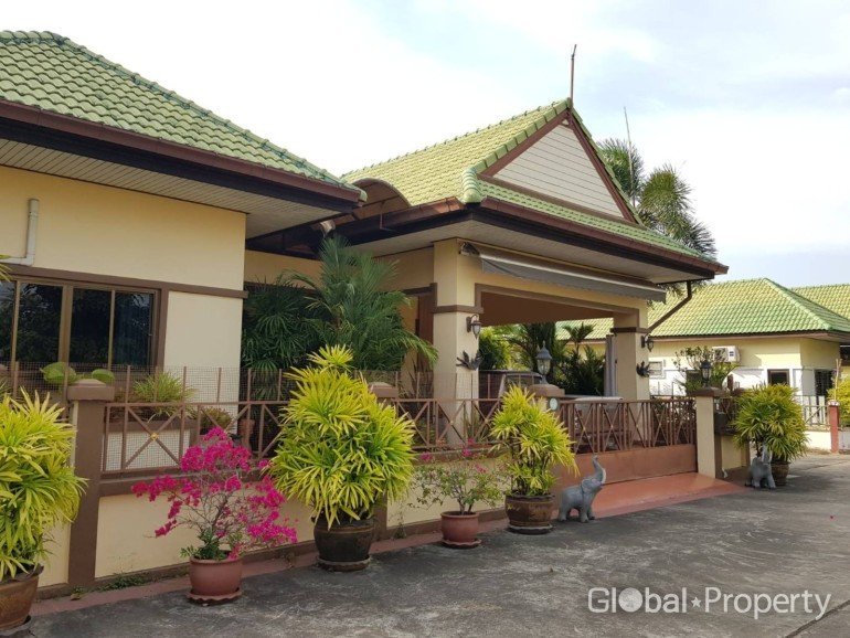 2 bedrooms House for sale in Pattaya, Chonburi, Eastern Thailand, Thailand № 82663