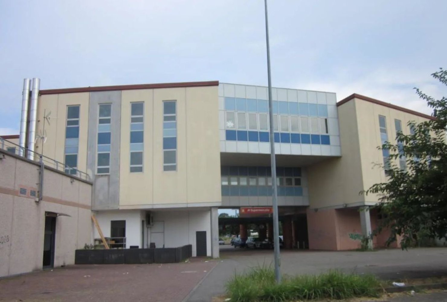 2600m² Building in Abbiategrasso, Italy No. 188086