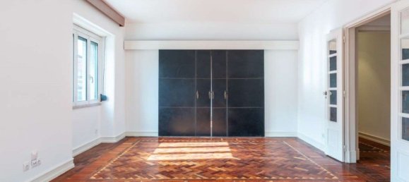 4 bedrooms Apartment in Lisbon, Portugal No. 90109 3