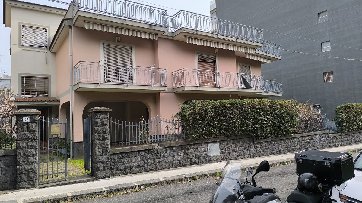 11-Zimmer Villa in Aci Catena, Italy, Nr. 81079