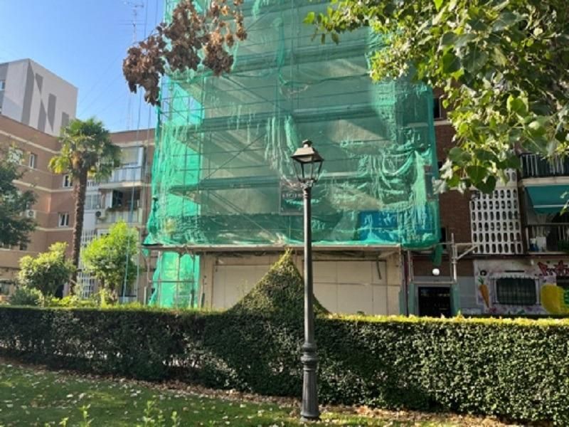  عقار تجاري في Mostoles, Spain 80متر مربع رقم 84263