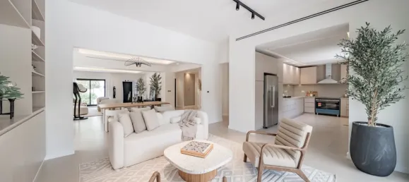 4 Schlafzimmer Villa in Meadows, UAE, Nr. 108407 4