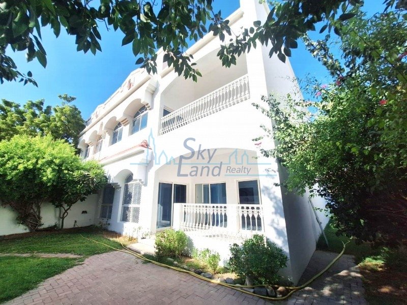 Villa T4 em Umm Suqeim, UAE N.º 67907