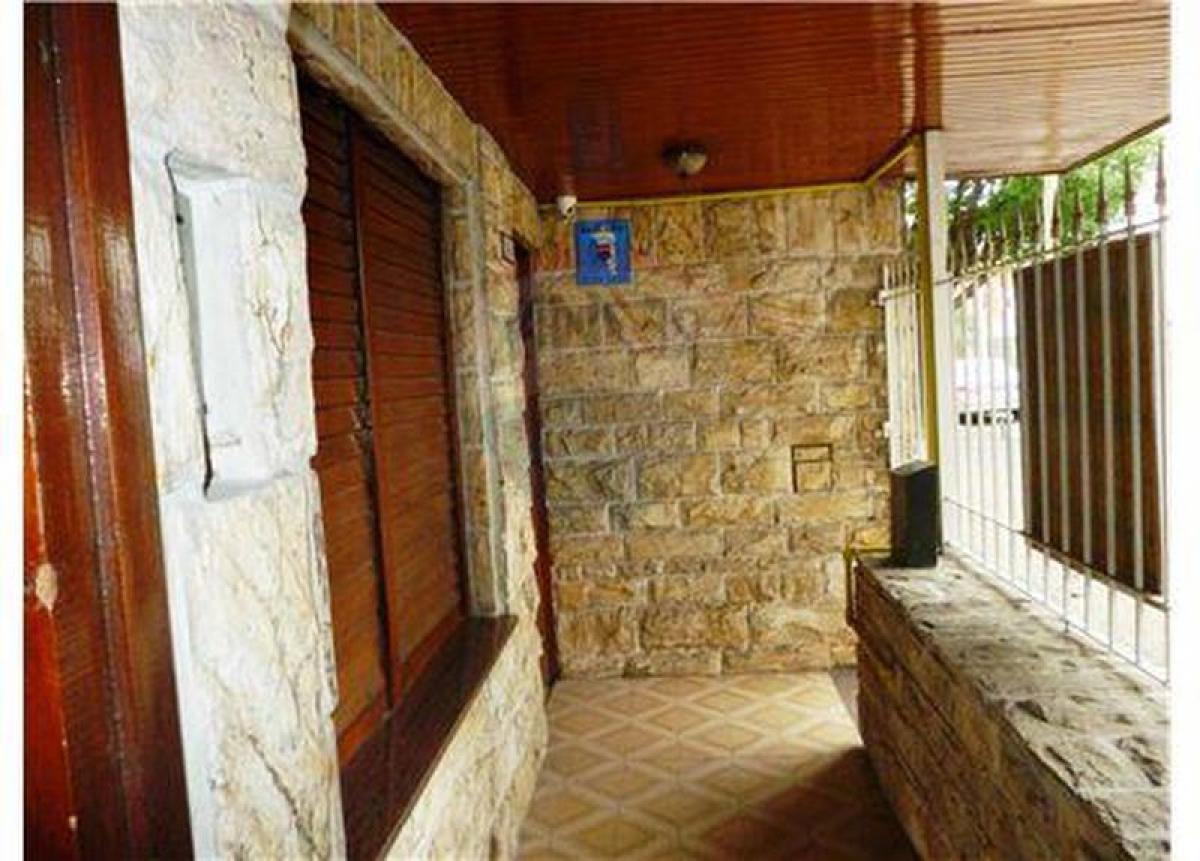 243m² Office in Avellaneda, Argentina No. 25374