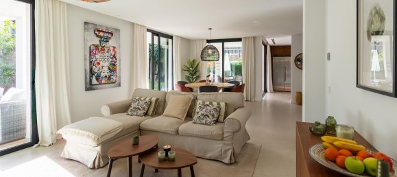 4 bedrooms Villa in Marbella, Spain No. 44515 10