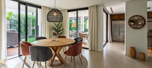 4 bedrooms Villa in Marbella, Spain No. 44515 8