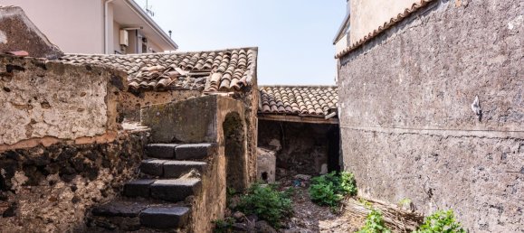 3 rooms House in Belpasso, Italy No. 132839 7