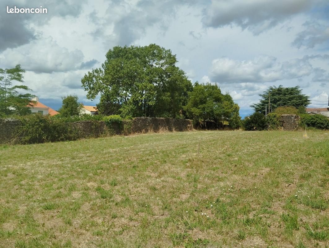 Grundstück in Saint-Julien-de-Concelles, France 425m², Nr. 337528